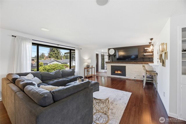 704 Fir Park Lane, Fircrest, WA 98466