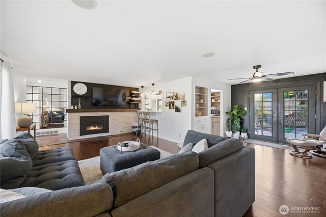 704 Fir Park Lane, Fircrest, WA 98466