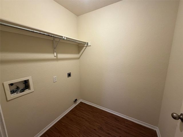 1605 Paint Brush DR, Lockhart, TX 78644