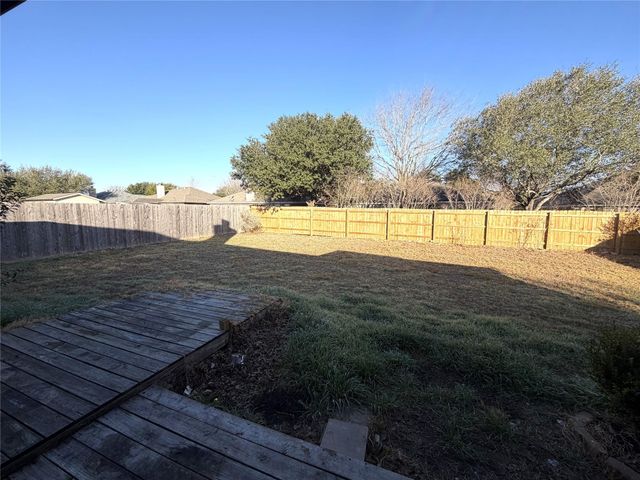 1605 Paint Brush DR, Lockhart, TX 78644