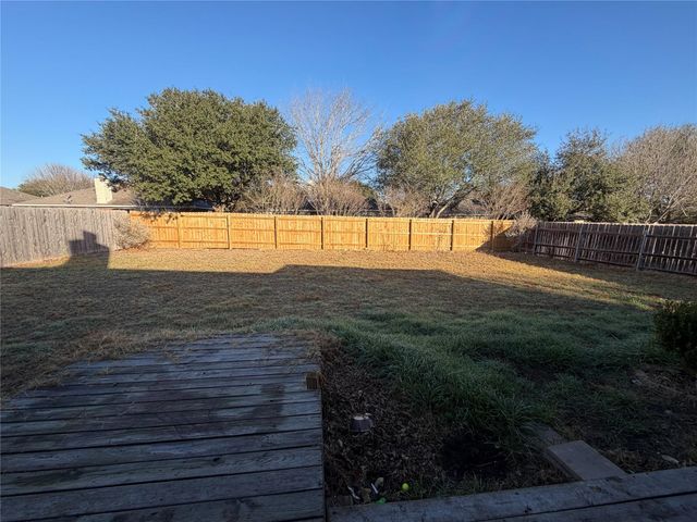 1605 Paint Brush DR, Lockhart, TX 78644