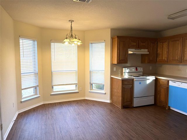 1605 Paint Brush DR, Lockhart, TX 78644