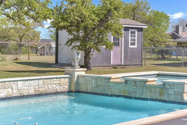 103 Robin Avenue, Weatherford, TX 76086