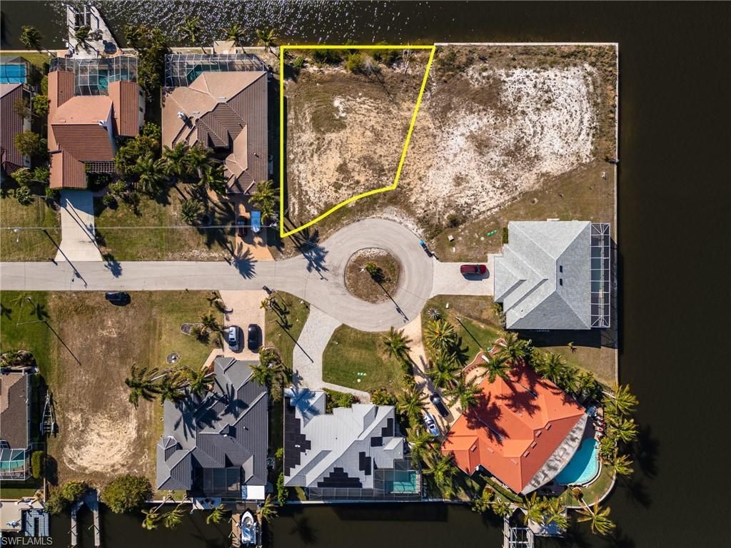 Image 4 of property listing at 2826 NW 43rd PL, Cape Coral, FL 33993