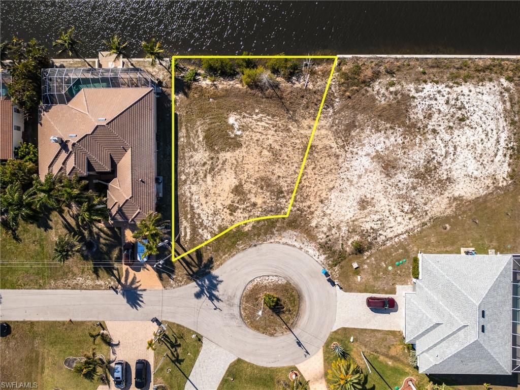 Image 5 of property listing at 2826 NW 43rd PL, Cape Coral, FL 33993