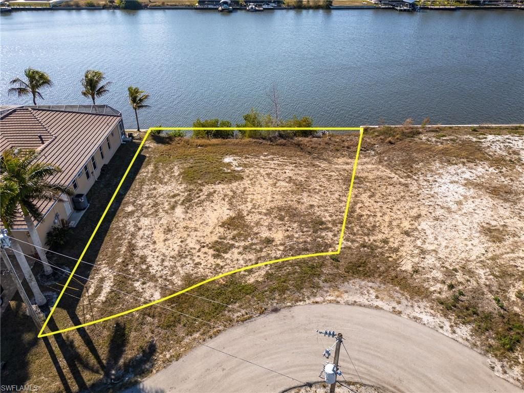 Image 6 of property listing at 2826 NW 43rd PL, Cape Coral, FL 33993