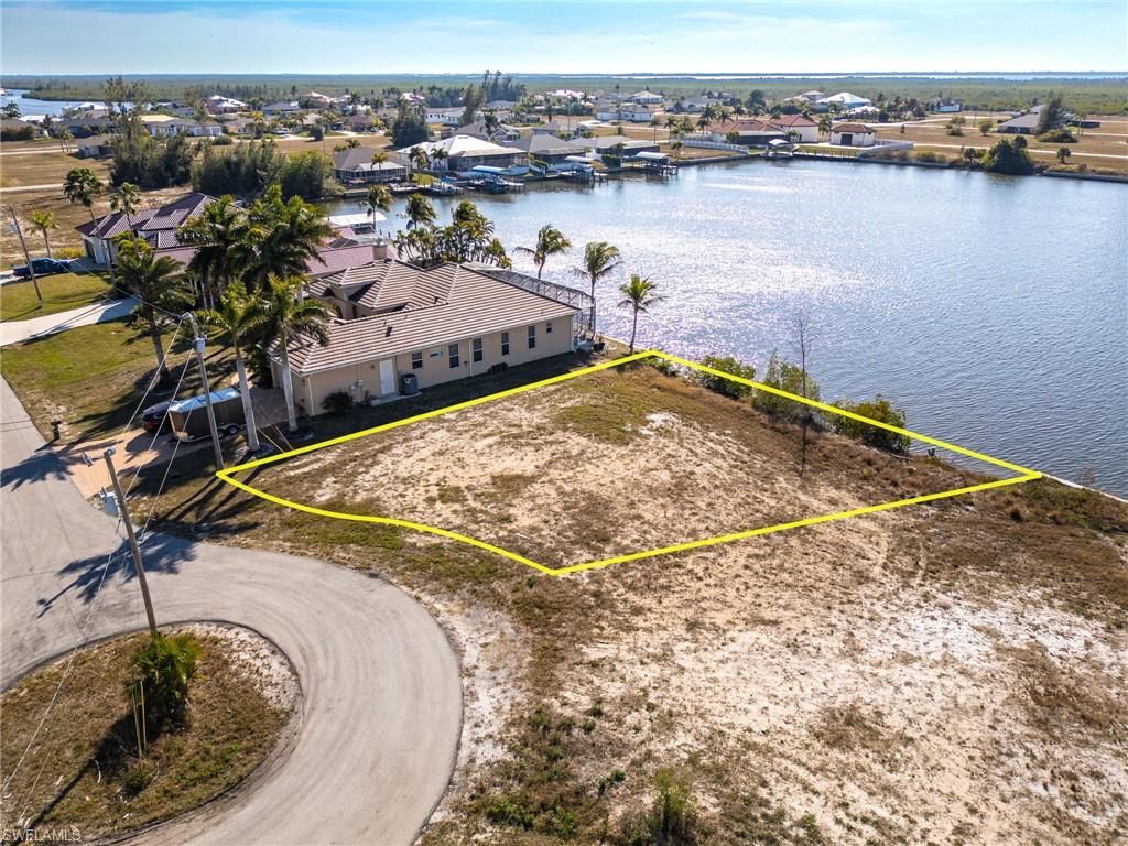 Image 7 of property listing at 2826 NW 43rd PL, Cape Coral, FL 33993