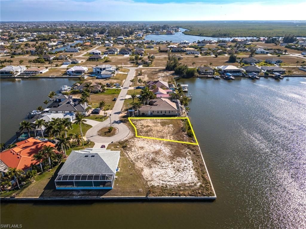 Image 9 of property listing at 2826 NW 43rd PL, Cape Coral, FL 33993