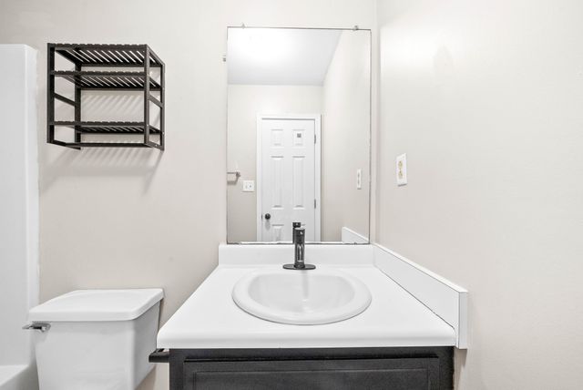 125 Grant Ave, Oak Grove, KY 42262