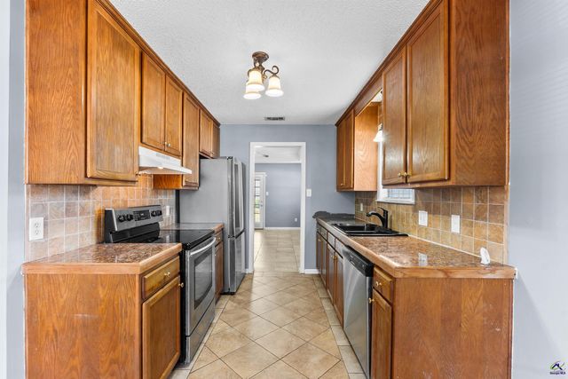 111 Chadwyck Lane, Bonaire, GA 31005