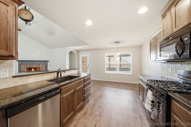 13328 S 21st Place, Bixby, OK 74008