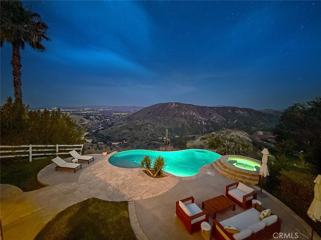Image 21 of property listing at 130 Dapplegray, Bell Canyon, CA 91307
