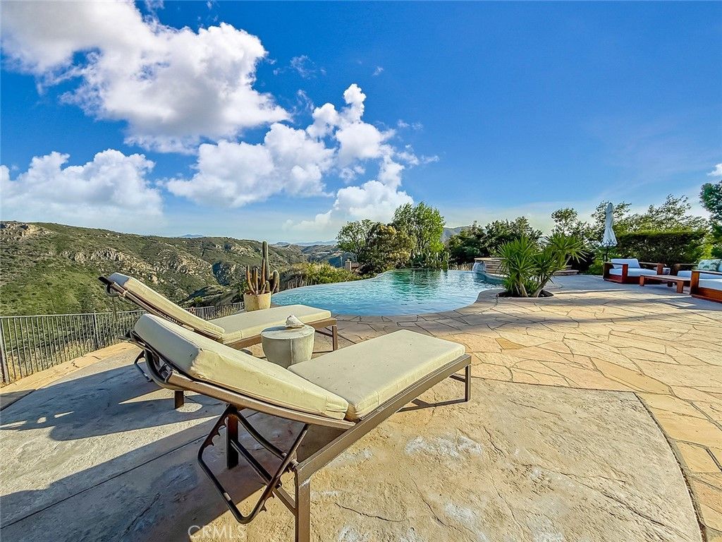 Image 40 of property listing at 130 Dapplegray, Bell Canyon, CA 91307