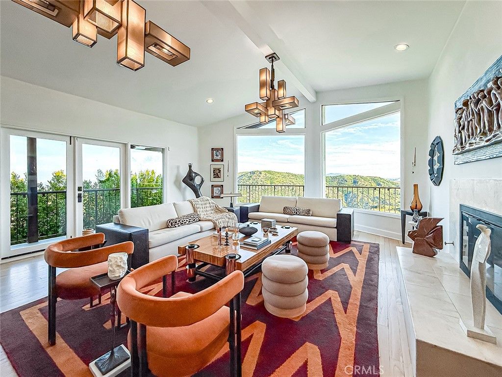 Image 5 of property listing at 130 Dapplegray, Bell Canyon, CA 91307