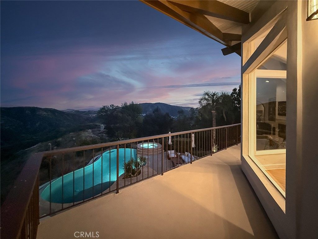 Image 9 of property listing at 130 Dapplegray, Bell Canyon, CA 91307