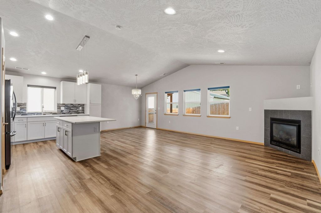 625 E Canterbury Ln, Colbert, WA 99005 photo 5