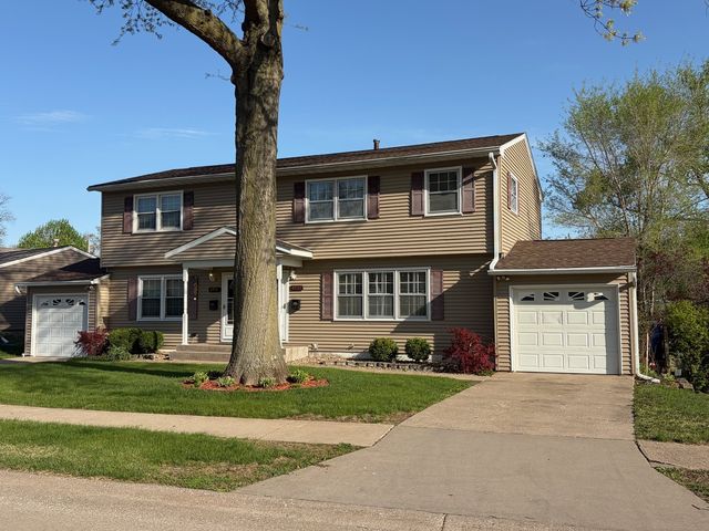 4731 18 AVE CT Avenue, Moline, IL 61265