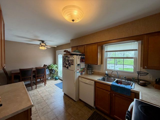 4731 18 AVE CT Avenue, Moline, IL 61265