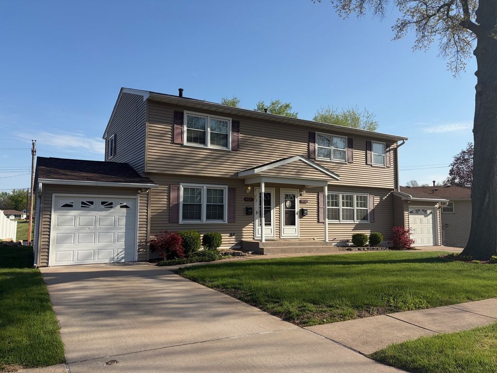 4731 18 AVE CT Avenue, Moline, IL 61265