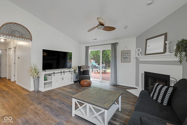 1015 E Killian Drive, Mooresville, IN 46158