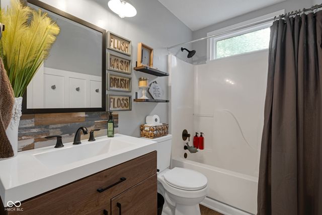 1015 E Killian Drive, Mooresville, IN 46158