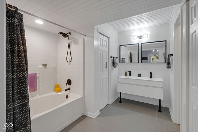 1015 E Killian Drive, Mooresville, IN 46158