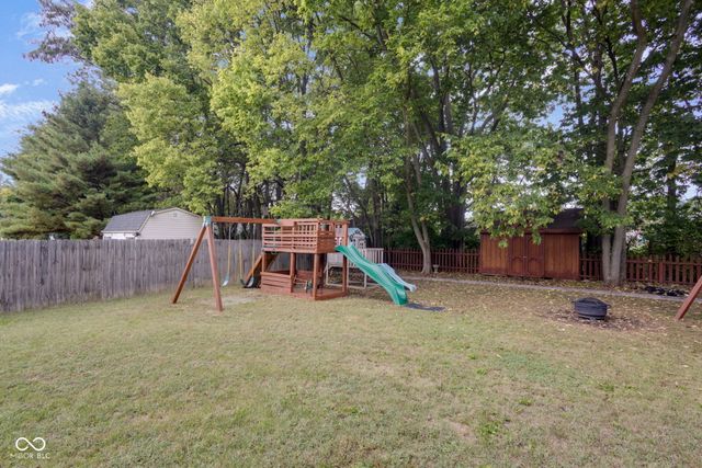 1015 E Killian Drive, Mooresville, IN 46158