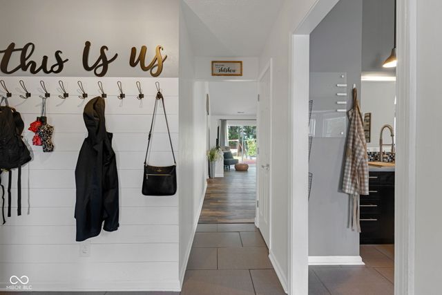 1015 E Killian Drive, Mooresville, IN 46158