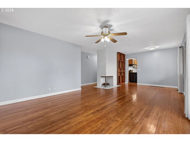 12330 Ne KNOTT St, Portland, OR 97230