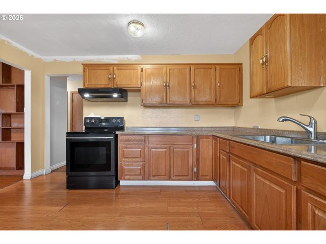 12330 Ne KNOTT St, Portland, OR 97230