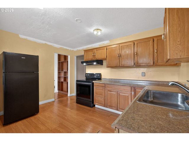 12330 Ne KNOTT St, Portland, OR 97230