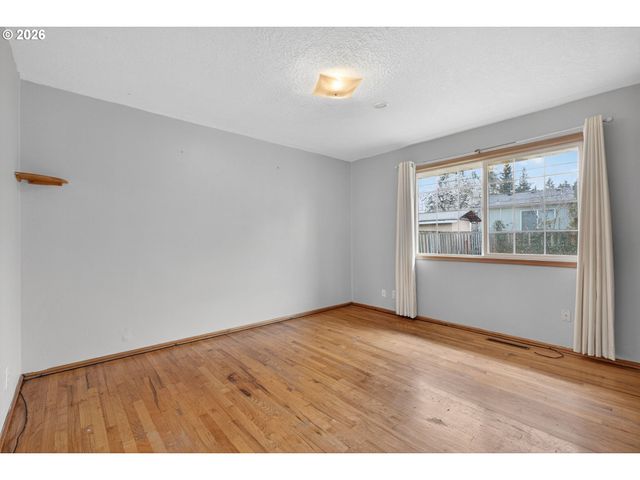 12330 Ne KNOTT St, Portland, OR 97230