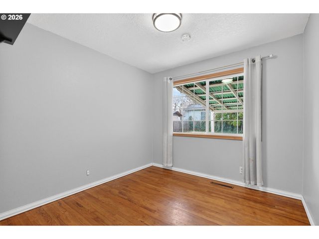 12330 Ne KNOTT St, Portland, OR 97230