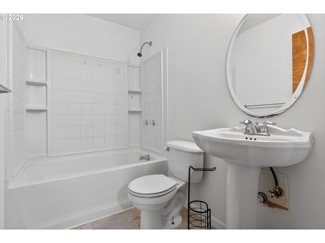 12330 Ne KNOTT St, Portland, OR 97230