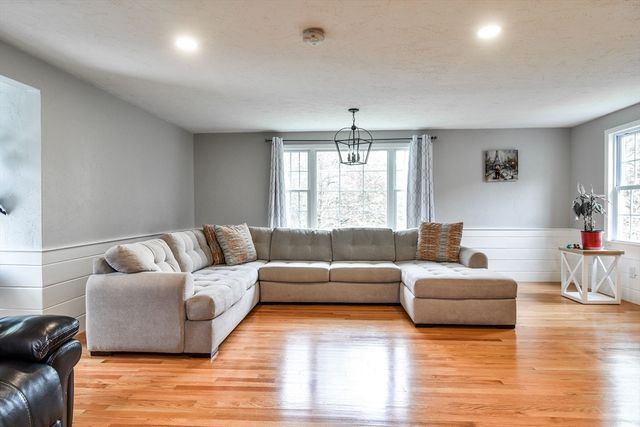 43 Dibuono Dr, Marlborough, MA 01752