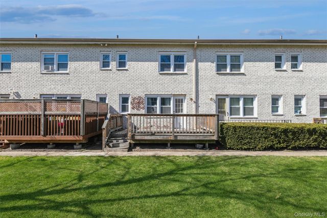 92 Cardinal Lane 92, Islip, NY 11751