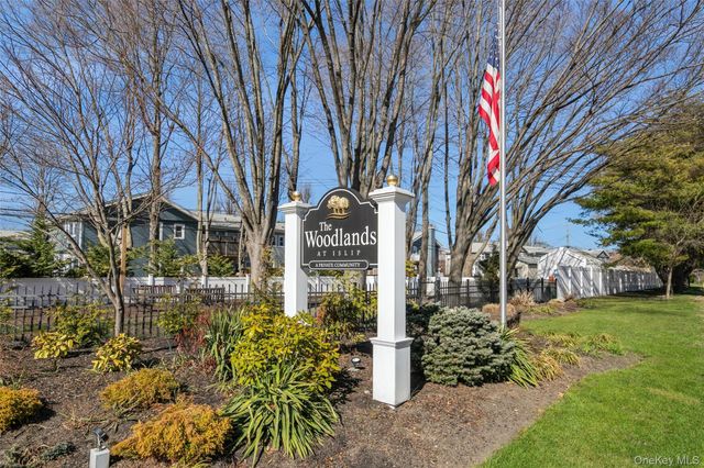 92 Cardinal Lane 92, Islip, NY 11751