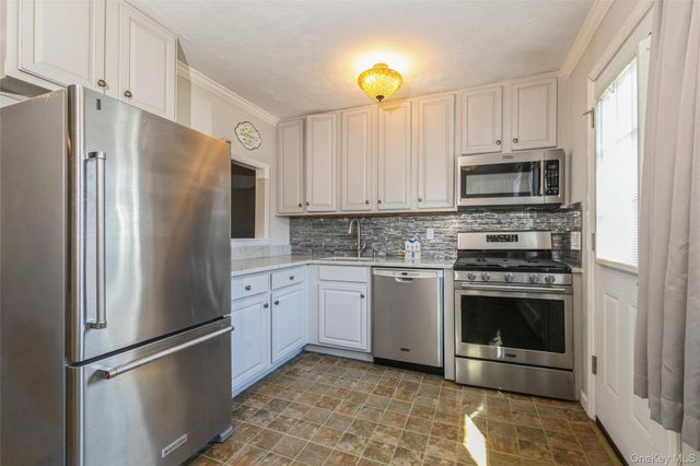 92 Cardinal Lane 92, Islip, NY 11751
