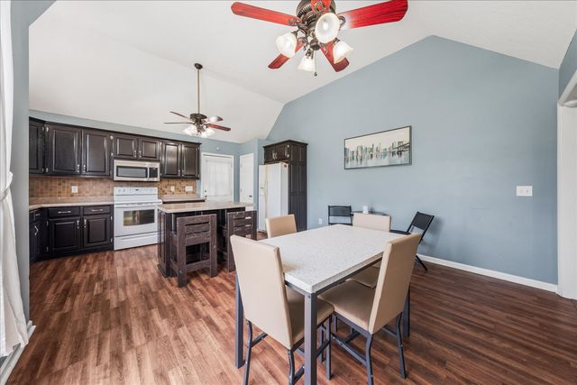 5 Summerfield Dr, Fayetteville, TN 37334