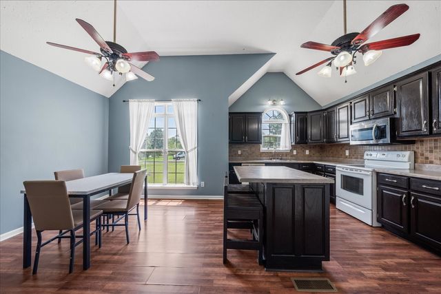 5 Summerfield Dr, Fayetteville, TN 37334