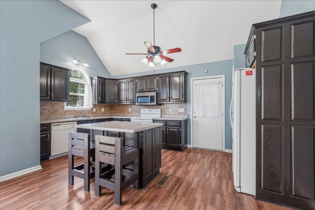 5 Summerfield Dr, Fayetteville, TN 37334