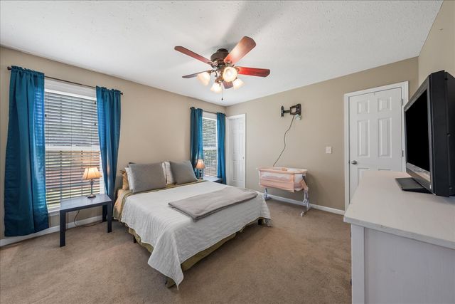 5 Summerfield Dr, Fayetteville, TN 37334