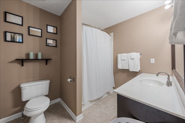 5 Summerfield Dr, Fayetteville, TN 37334