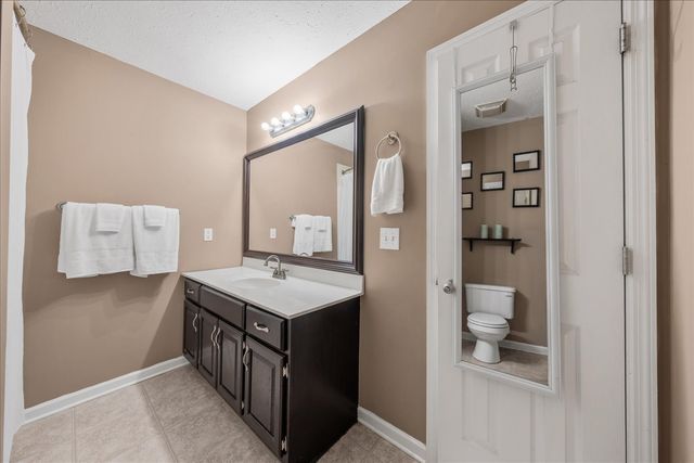 5 Summerfield Dr, Fayetteville, TN 37334