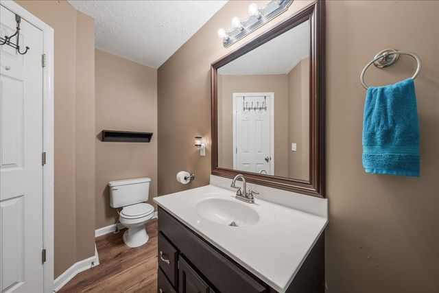 5 Summerfield Dr, Fayetteville, TN 37334