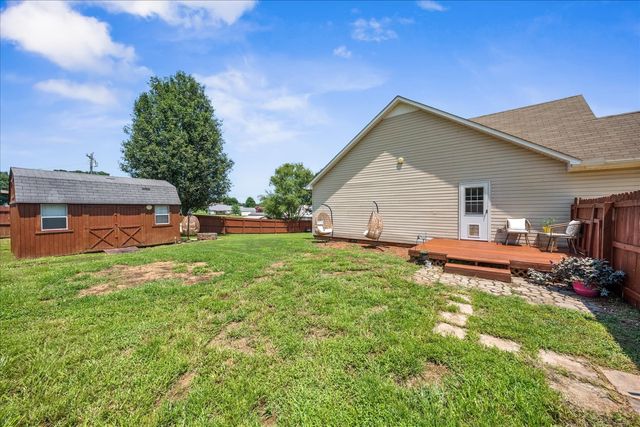 5 Summerfield Dr, Fayetteville, TN 37334