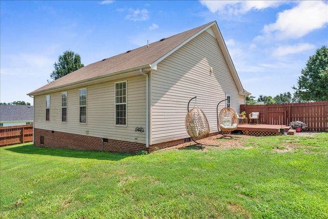 5 Summerfield Dr, Fayetteville, TN 37334