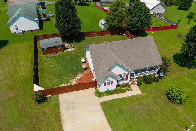 5 Summerfield Dr, Fayetteville, TN 37334