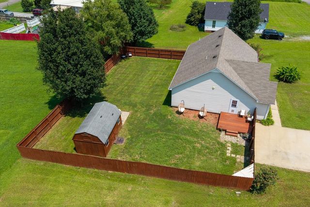 5 Summerfield Dr, Fayetteville, TN 37334