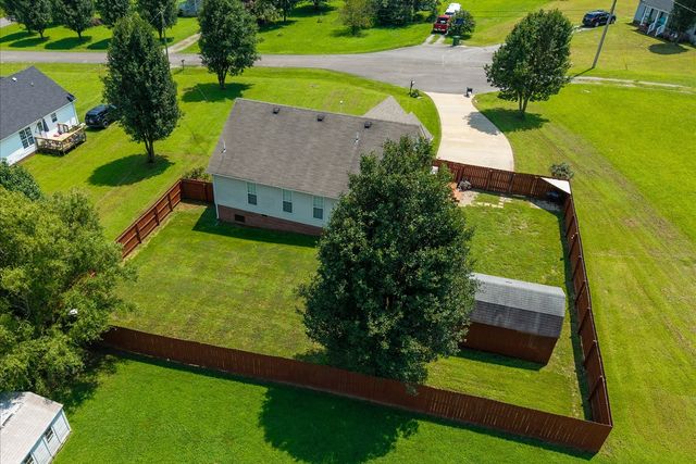 5 Summerfield Dr, Fayetteville, TN 37334
